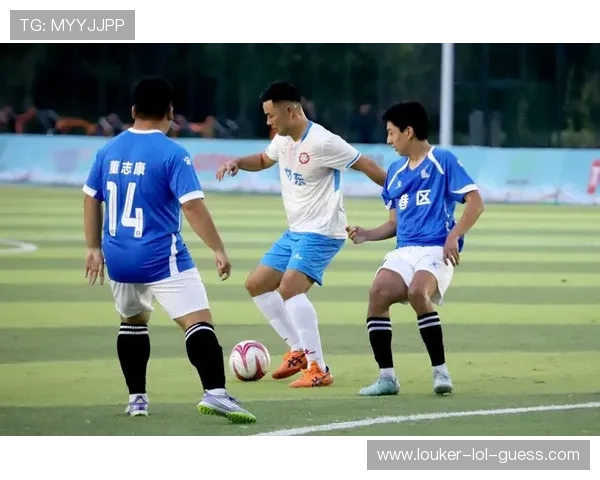 中国最牛足球球星闪耀绿茵场带动全民热潮展现体育精神魅力