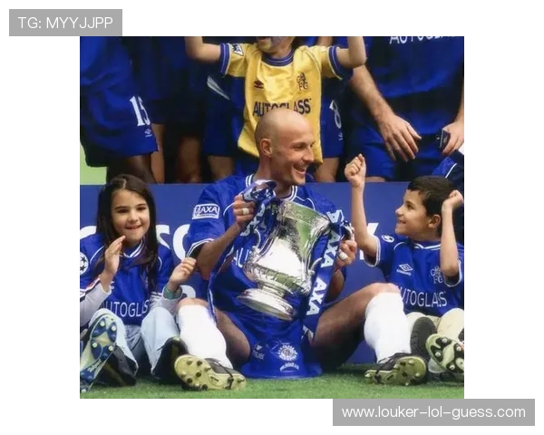 用一笔一画勾画足球球星魅力瞬间展现运动之美