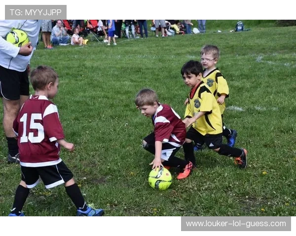 足球球星萌娃曝光名字揭秘 家庭生活温馨瞬间让人感动